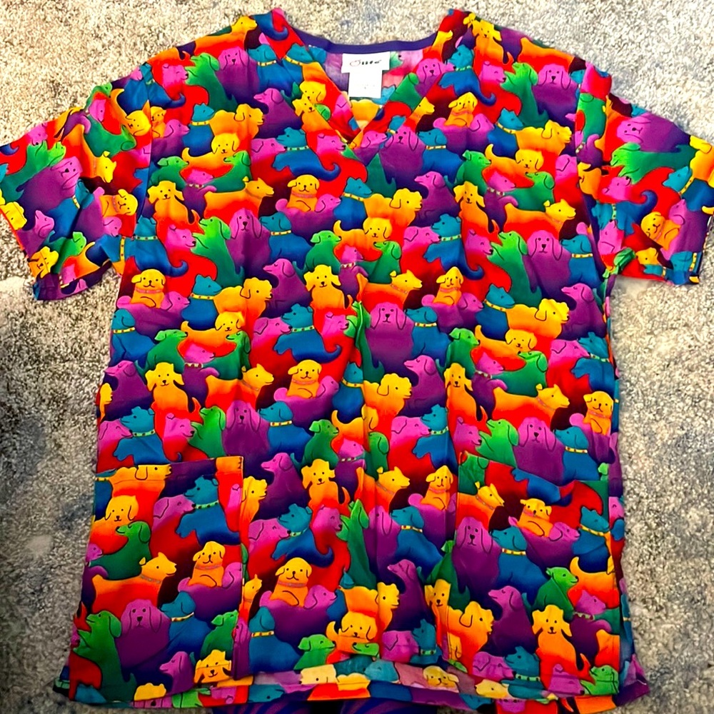 Women’s 2-pocket scrub shirt
